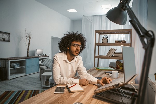 Qual é a importância e como ter um escritório ergonômico?