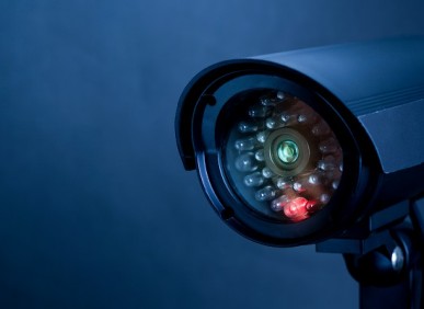Câmera de CFTV com imagem embaçada à noite (como resolver)